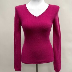 Qi Sweater Women's Size Small Fuchsia 100% Cashmere V-Neck Long Sleeve